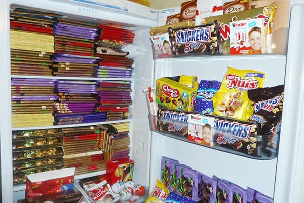 Schokoladentafeln im Kühlschrank
