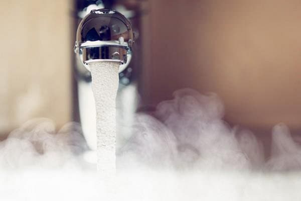 Heißes Wasser aus dem Wasserhahn