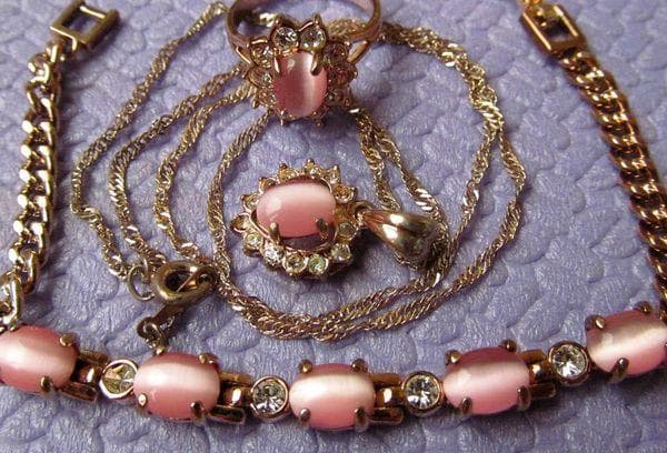 Vergoldeter Modeschmuck