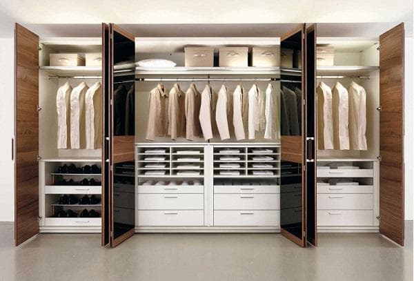 Flügeltürenschrank