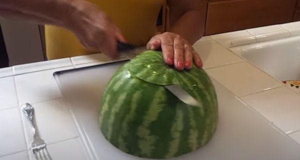 Einfache Methode zum Schneiden einer Wassermelone 1