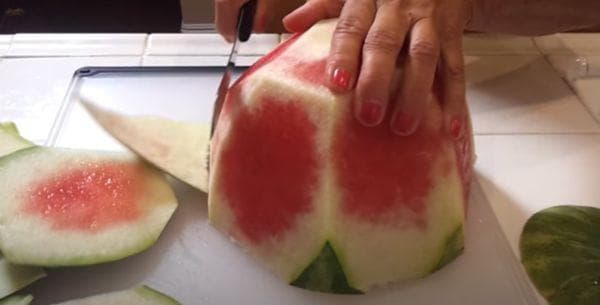Einfache Methode zum Schneiden einer Wassermelone 3