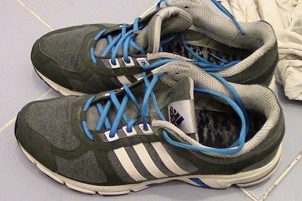 Schmutzige Sneaker