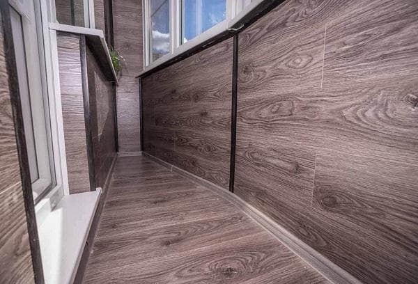 Balkonverkleidung mit Dekor-Laminat