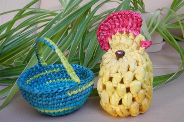 Osterdeko, gehäkelt aus Plastiktüten