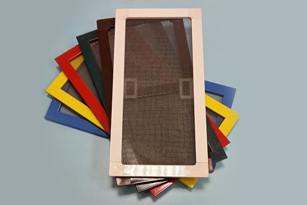 Verschiedene Farben von Moskitonetzen