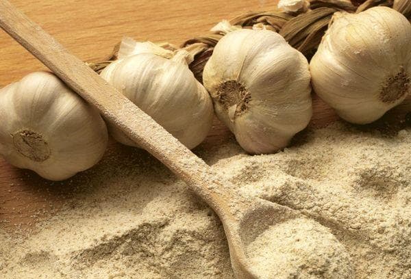 Mehl und Knoblauch