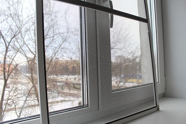 Moskitonetz für ein Kunststofffenster
