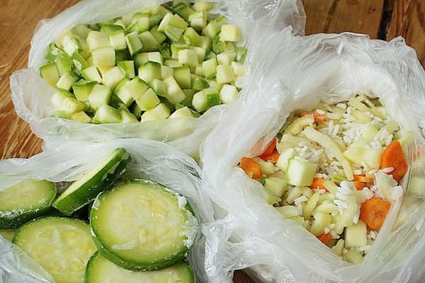 Verschiedene Methoden zum Einfrieren von Zucchini