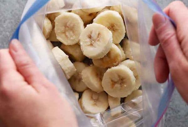 Eingefrorene Bananen im Beutel