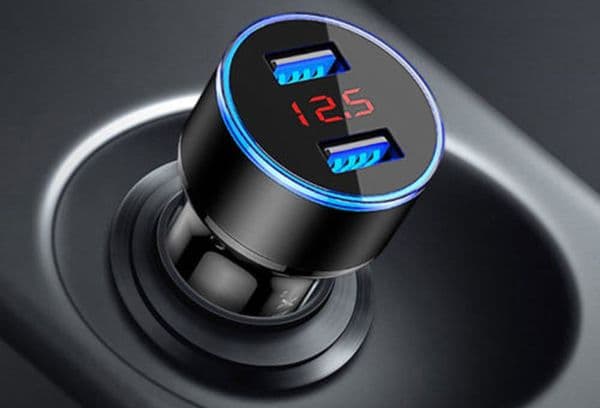 Zigarettenanzünder im Auto
