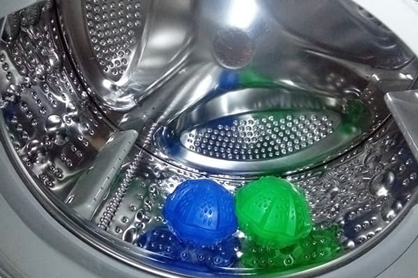 Turmalin-Kugeln in der Waschmaschine