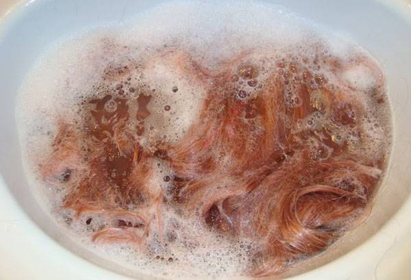 Eingeweichte Perücke aus Kanekalon