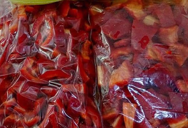 Einfrieren von geschnittener roter Paprika
