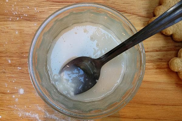 Selbstgemachter Gelatinekleber