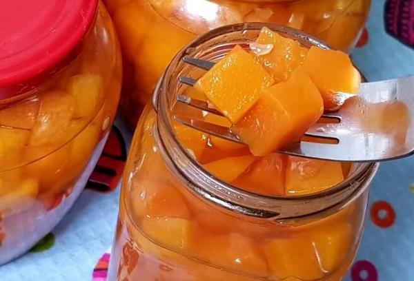 Kürbis im Sirup