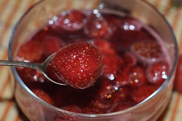 Erdbeeren in Sirup