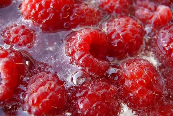 Himbeeren in Sirup