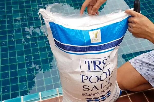 Salz für den Pool