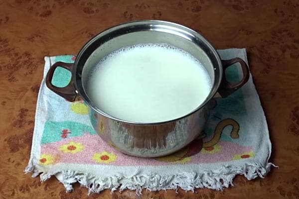 Milch im Topf