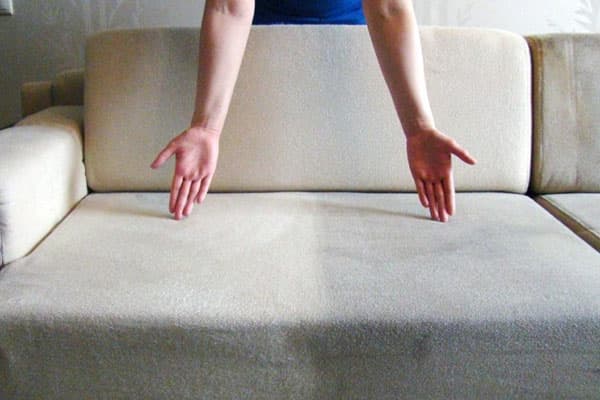 Sofa vor und nach der Reinigung