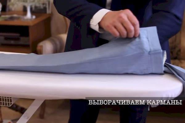 Als erstes werden an den Hosen die Taschen gebügelt