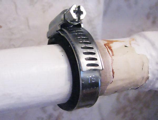 Schneckenklemme am Heizungsrohr