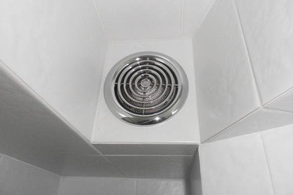 Ventilator im Sanitärraum
