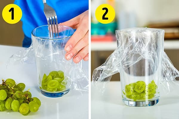 Insektenfalle aus einem Glas und Frischhaltefolie