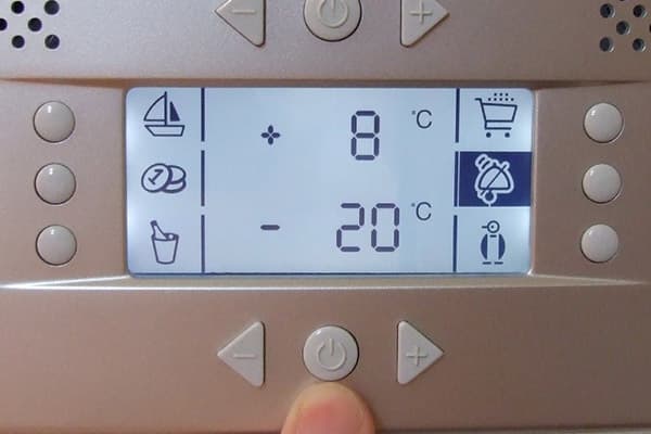 Auswahl des Temperaturmodus für Kühlschrank und Gefrierschrank