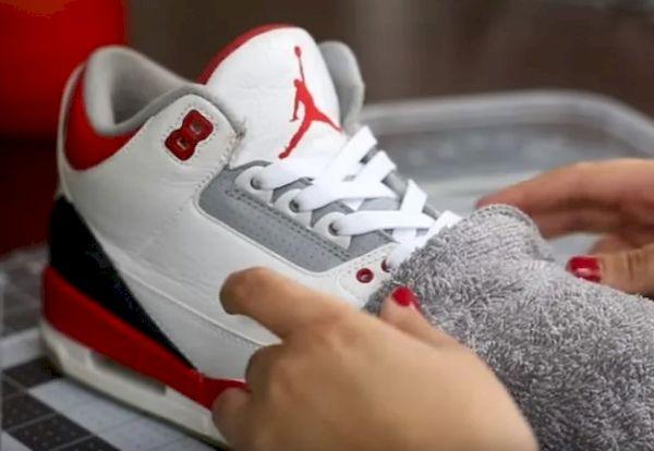 Entfernung von Falten aus Schuhen