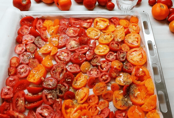 Tomaten auf dem Backblech