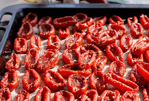 Tomaten auf dem Backblech