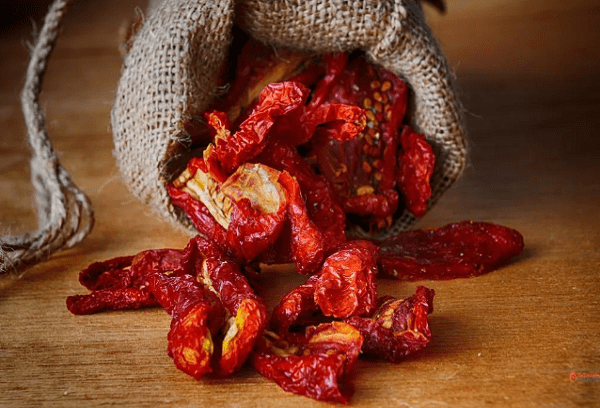 Aufbewahrung von getrockneten Tomaten im Beutel