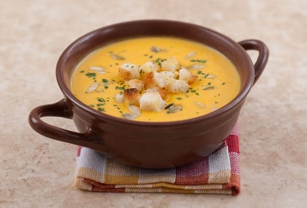 Püreesuppe aus gefrorenem Kürbis