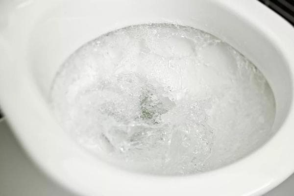 Wasserspülung der Toilette