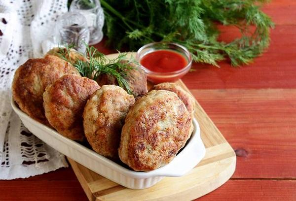 Frikadellen mit Kartoffeln und Estragon