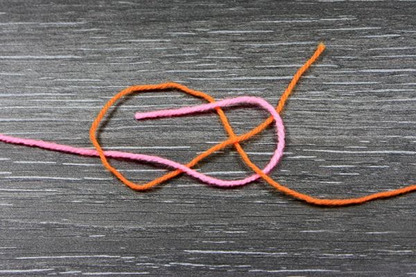 Weberknoten auf Wollfäden