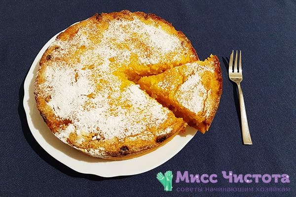 Mürbeteig-Kuchen mit Kürbis und Rosinen