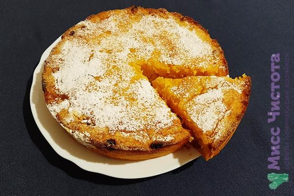 Mürbeteig-Kuchen mit Kürbis und Rosinen
