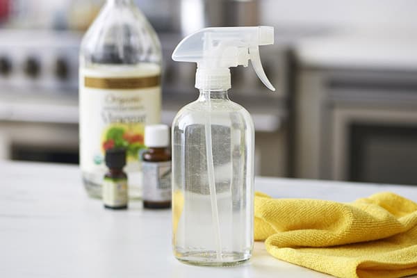 Essigbasierte Glasreiniger-Flüssigkeit