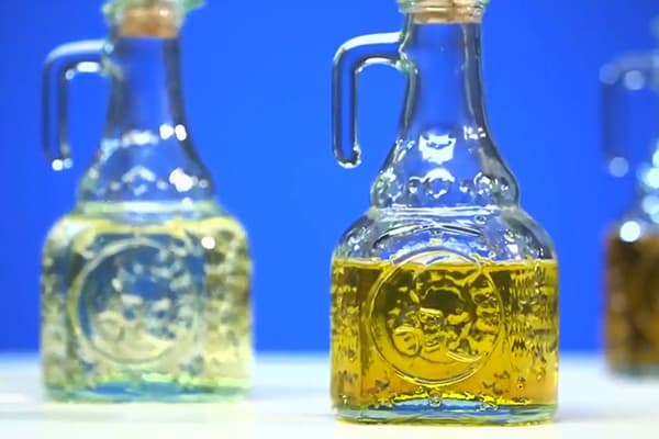 Raffiniertes und unraffiniertes Öl