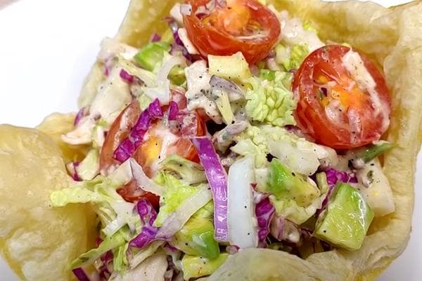 Salat in Blätterteig-Schälchen