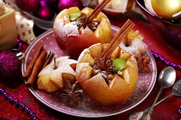 Silvesterdessert aus gebackenen Äpfeln