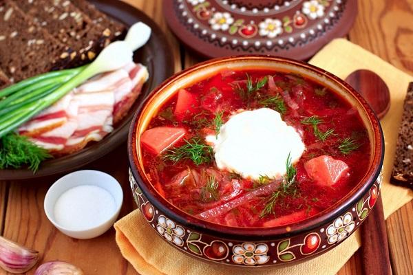 Borschtsch mit Roter Bete und Rindfleisch