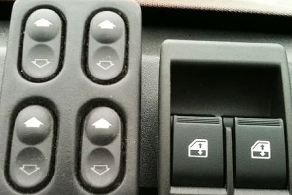 Fensterheber-Schalter im Auto