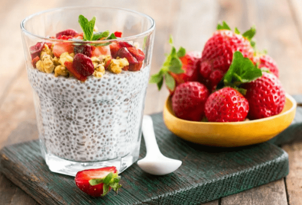 Joghurtpudding mit Früchten und Honig