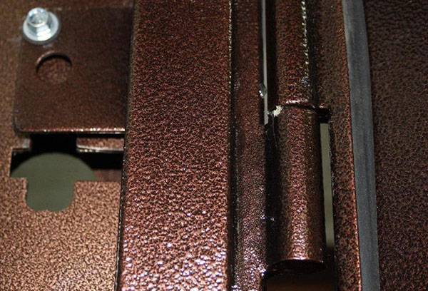 Scharnier einer Metalltür