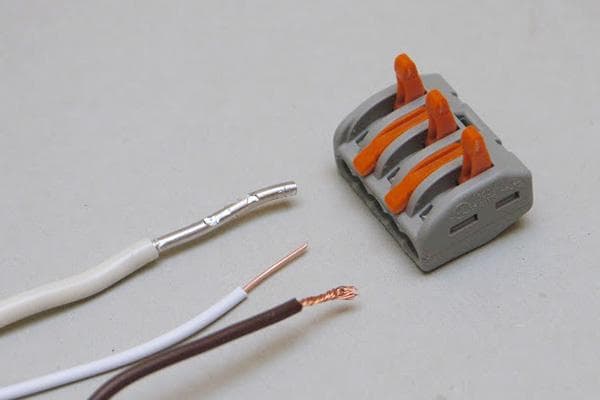 WAGO-Klemme und Kabel