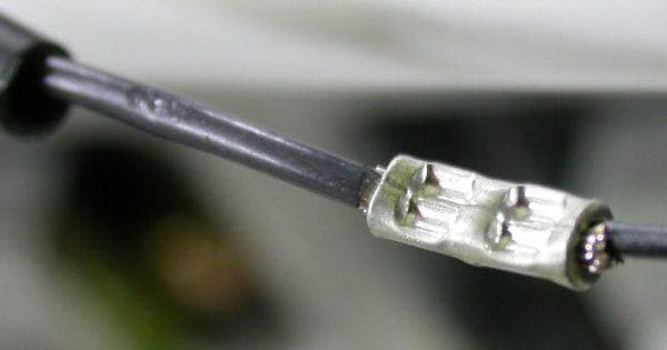 Verbindung von Drähten mit einer Aluminiumhülse